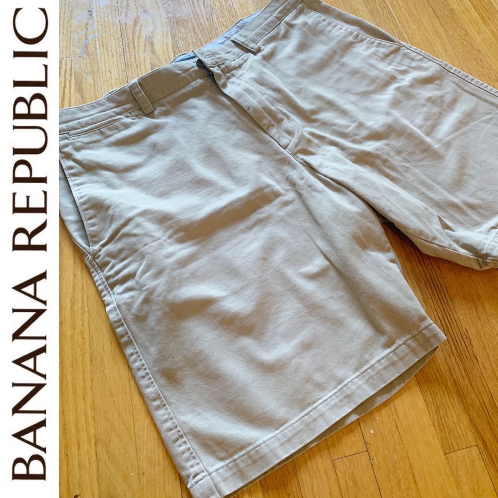 Banana Republic Men’s Shorts - Tan - 38 Waist